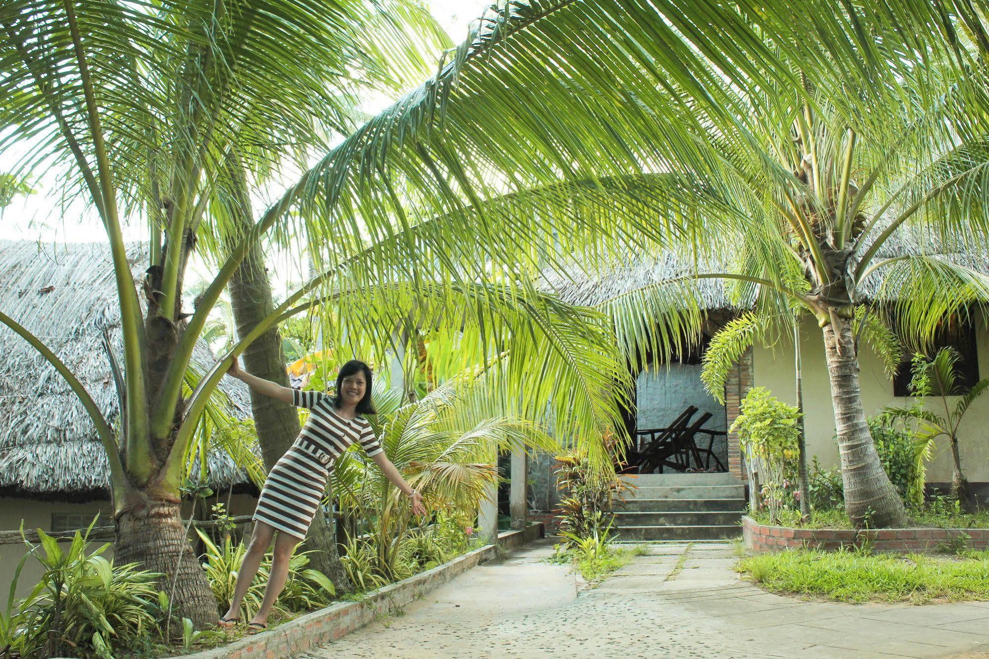 Lien Hiep Thanh Homestay & Beach Bar Duong Dong Exterior foto