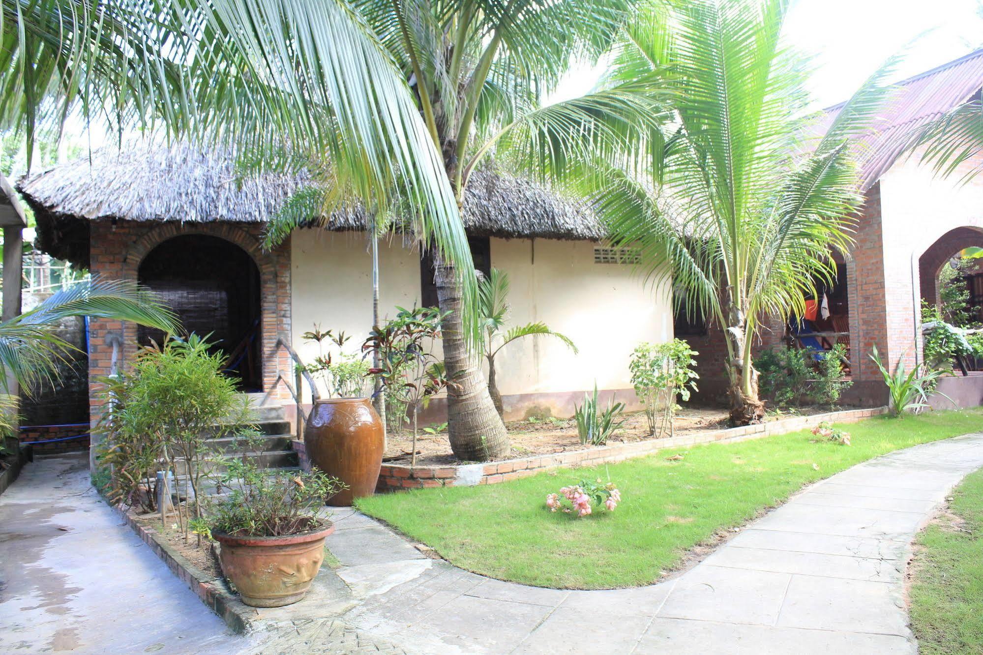 Lien Hiep Thanh Homestay & Beach Bar Duong Dong Exterior foto